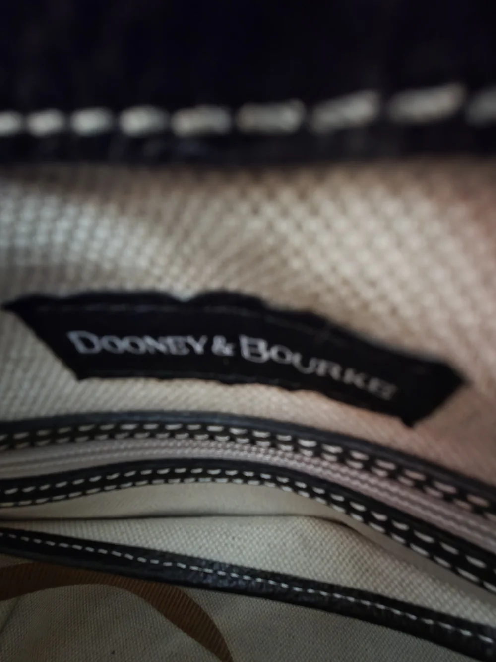 EUC Dooney & Bourke Black Lucca Leather Barlow Bag